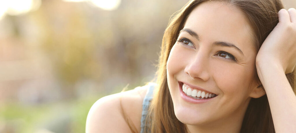 Woman smiling with perfect smile and white teeth