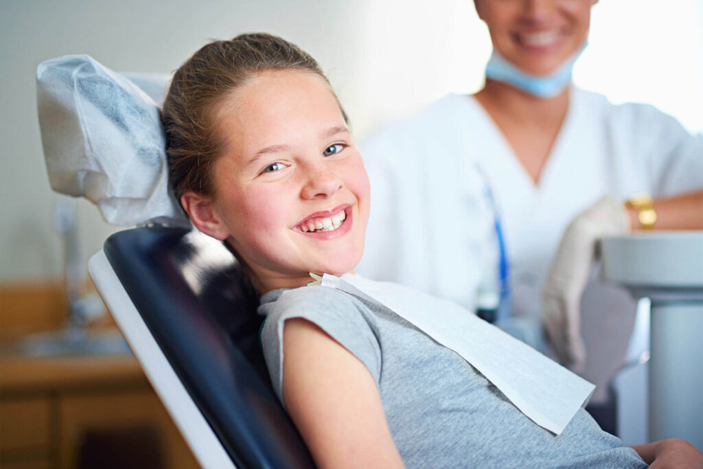 kid consulting orthodontist for tooth