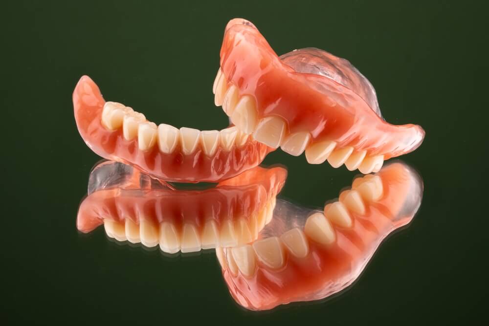 Focus on maxillary and mandibular complete dentures