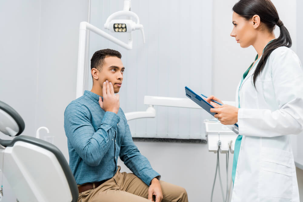 What can an emergency dentist do?