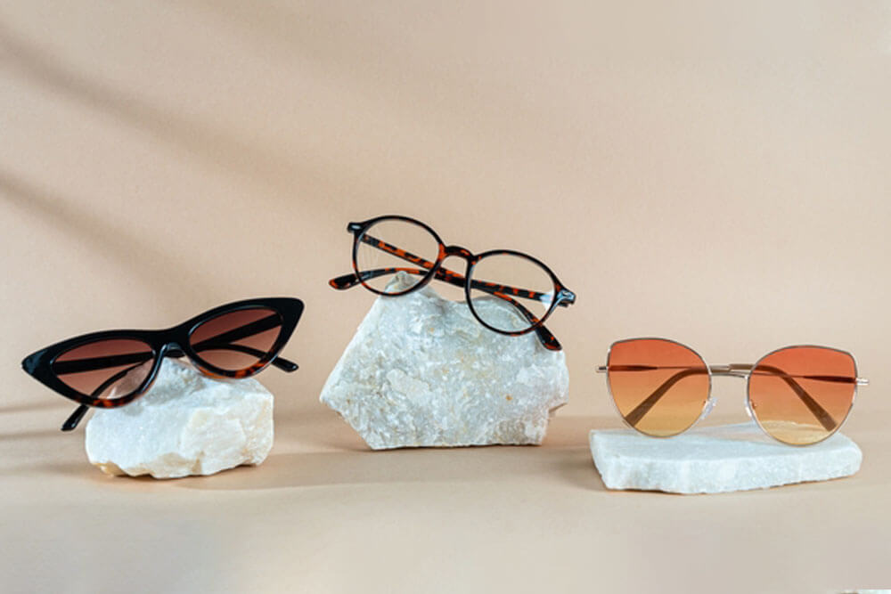 Sunglasses and glasses sale banner.