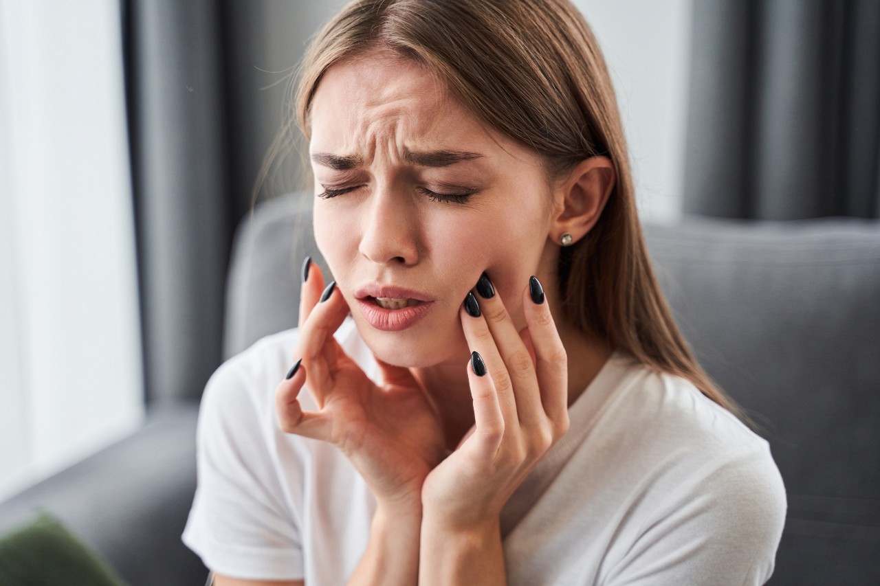 Woman having toothache