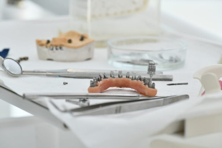 Hybrid prothesis for a full mouth restoration that dentists do.