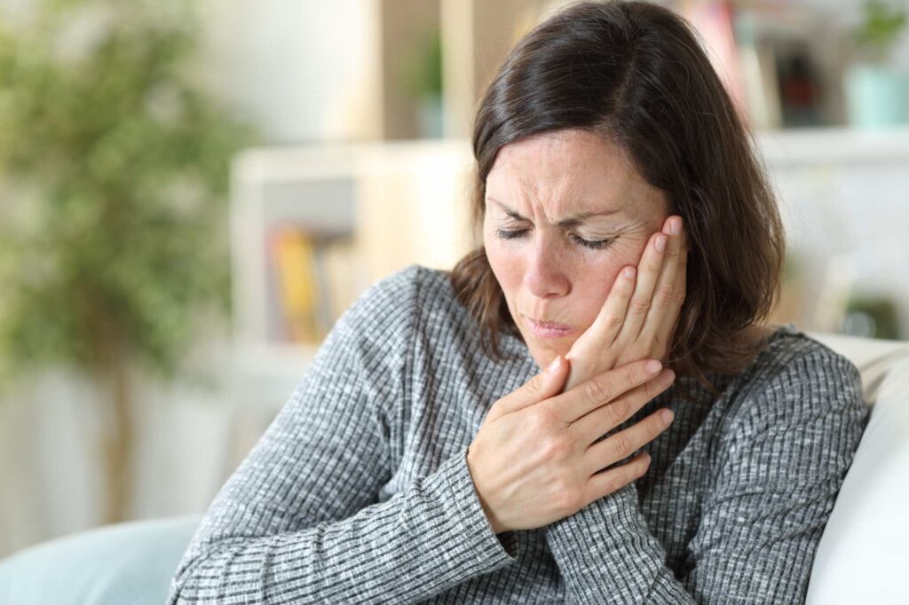 woman having toothache