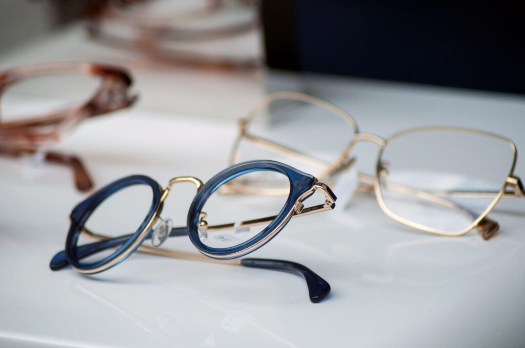 metal and plastic framed eyeglasses