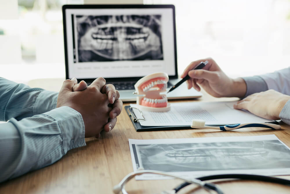 Dentists are discussing dental problems at report x-ray image
