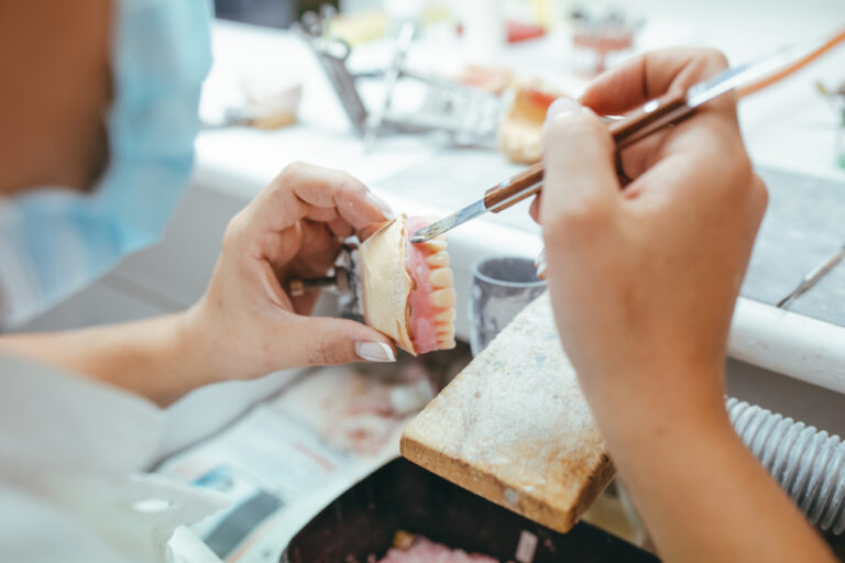Dental,Technician,Fixing,A,Denture