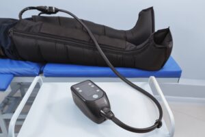 Pneumatic compression therapy session with leg massager and digital control unit