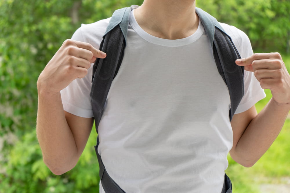 Teenager wear back support belts for support and improve back posture.